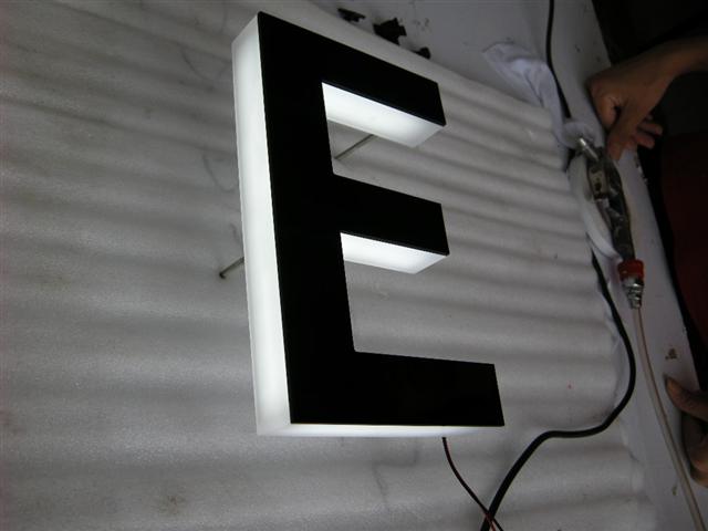 Edgelit LED letters 09